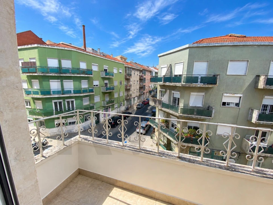 Apartamento T2 para Arrendamento em Mina de Água Foto 22