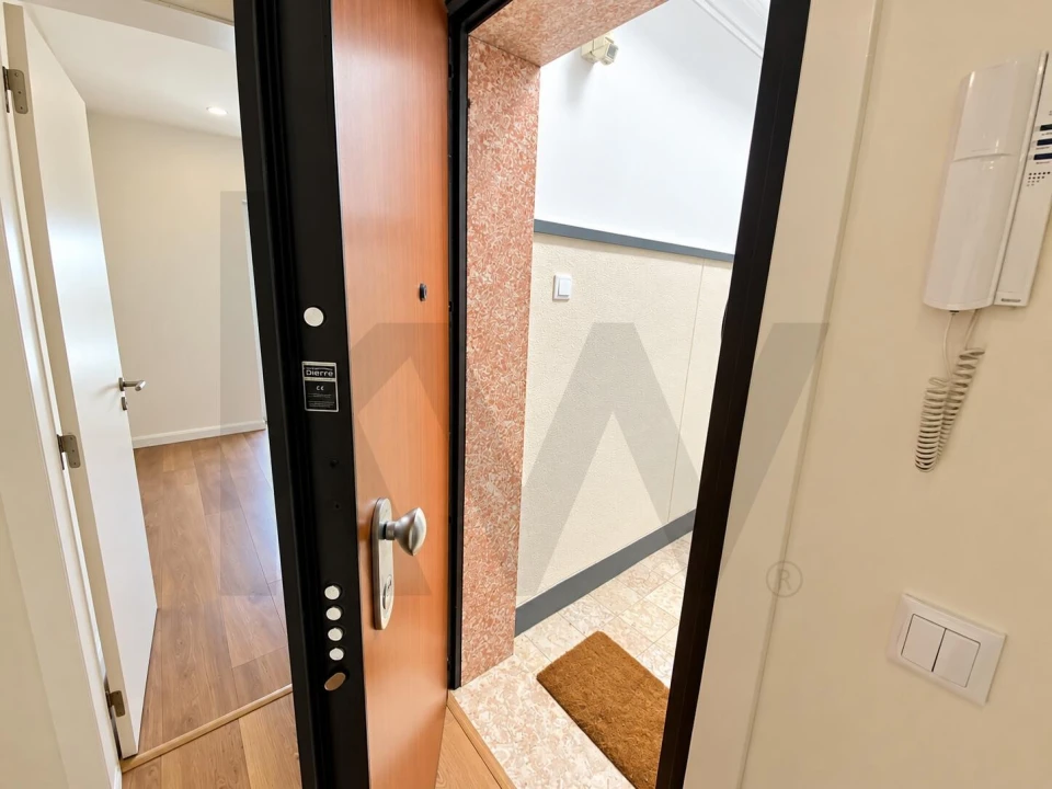 Apartamento T2 para Arrendamento em Mina de Água Foto 2