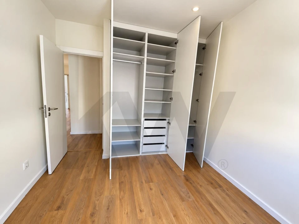 Apartamento T2 para Arrendamento em Mina de Água Foto 16