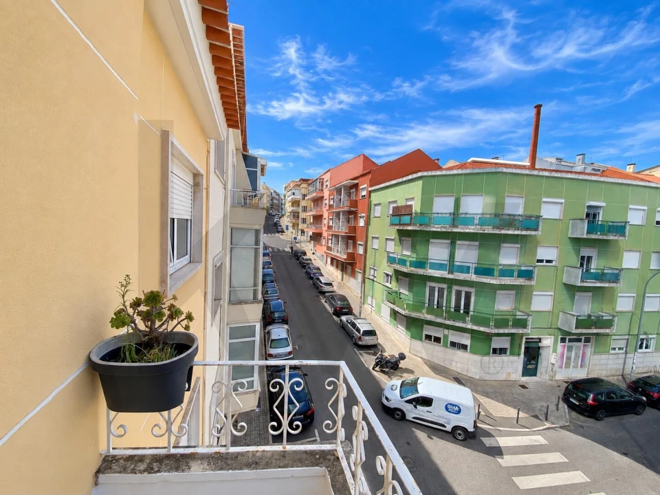Apartamento T2 para Arrendamento em Mina de Água Foto 25