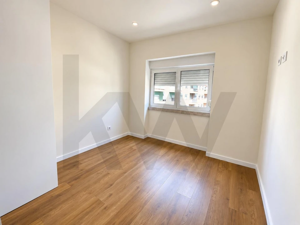 Apartamento T2 para Arrendamento em Mina de Água Foto 15