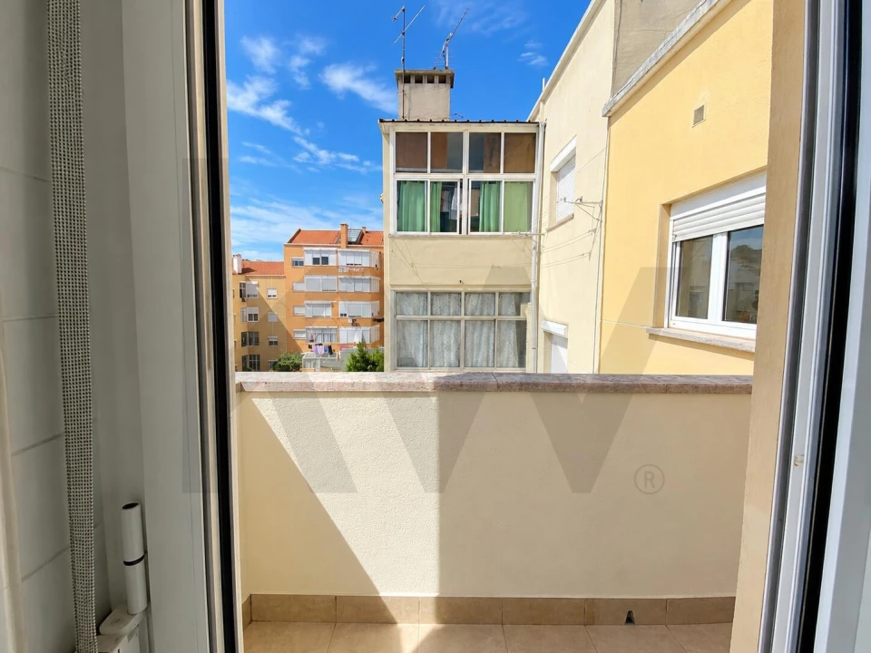 Apartamento T2 para Arrendamento em Mina de Água Foto 21
