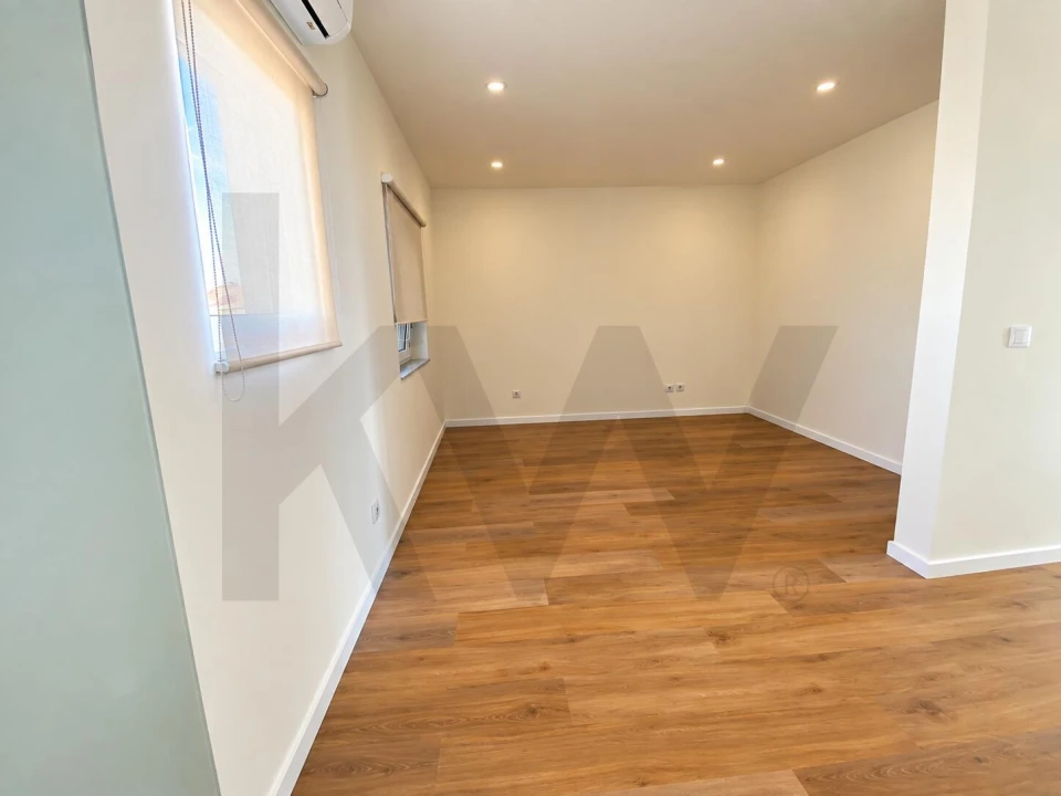 Apartamento T2 para Arrendamento em Mina de Água Foto 18