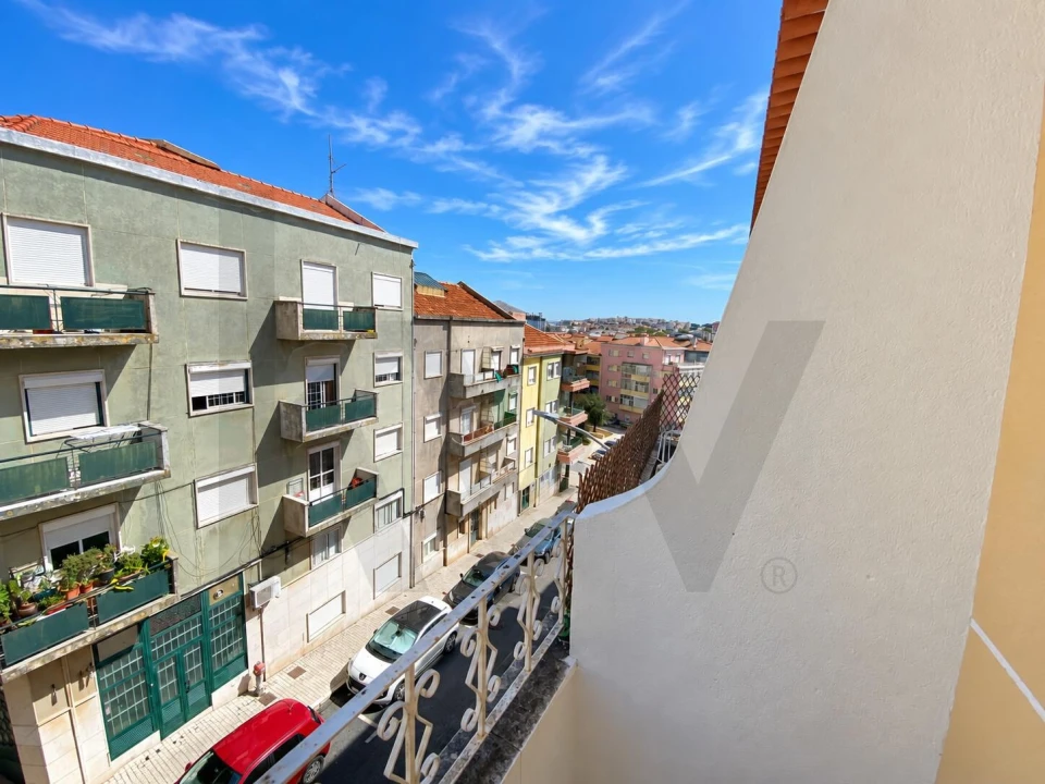 Apartamento T2 para Arrendamento em Mina de Água Foto 23