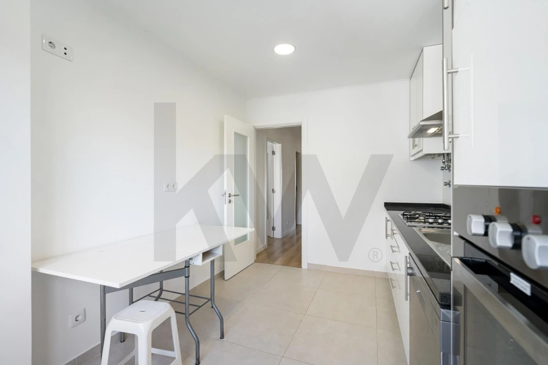 Apartamento T2 para Arrendamento em Ajuda Foto 12