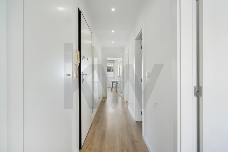 Apartamento T2 para Arrendamento em Ajuda Foto 3
