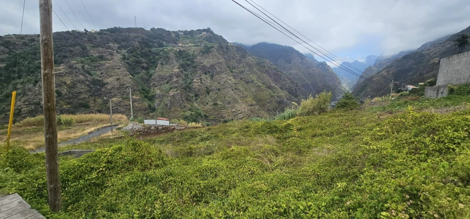 Terreno para Venda em Ribeira Brava Foto 14