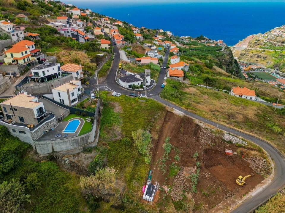 Terreno para Venda em Ribeira Brava Foto 1