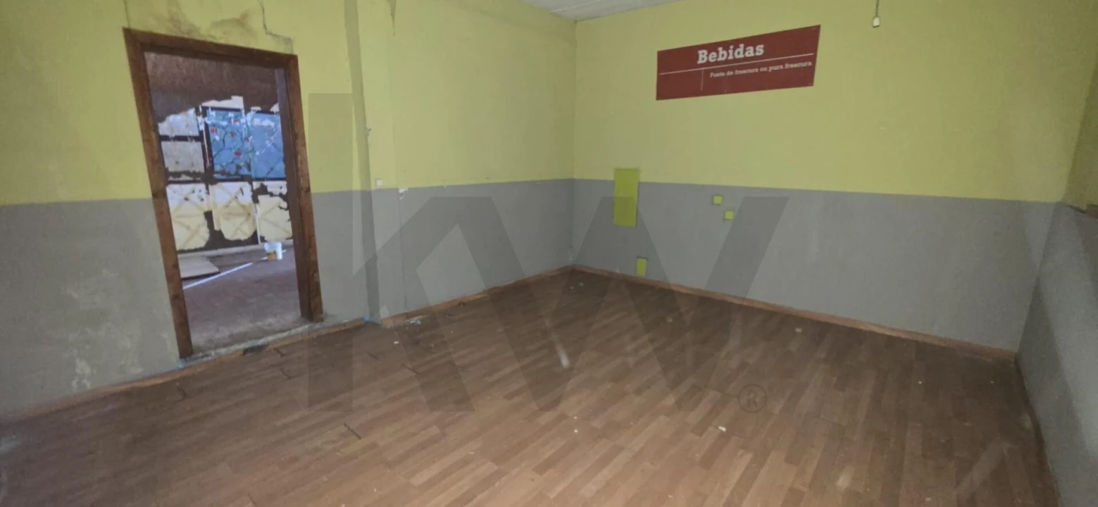 Prédio para Venda em Camacha Foto 35