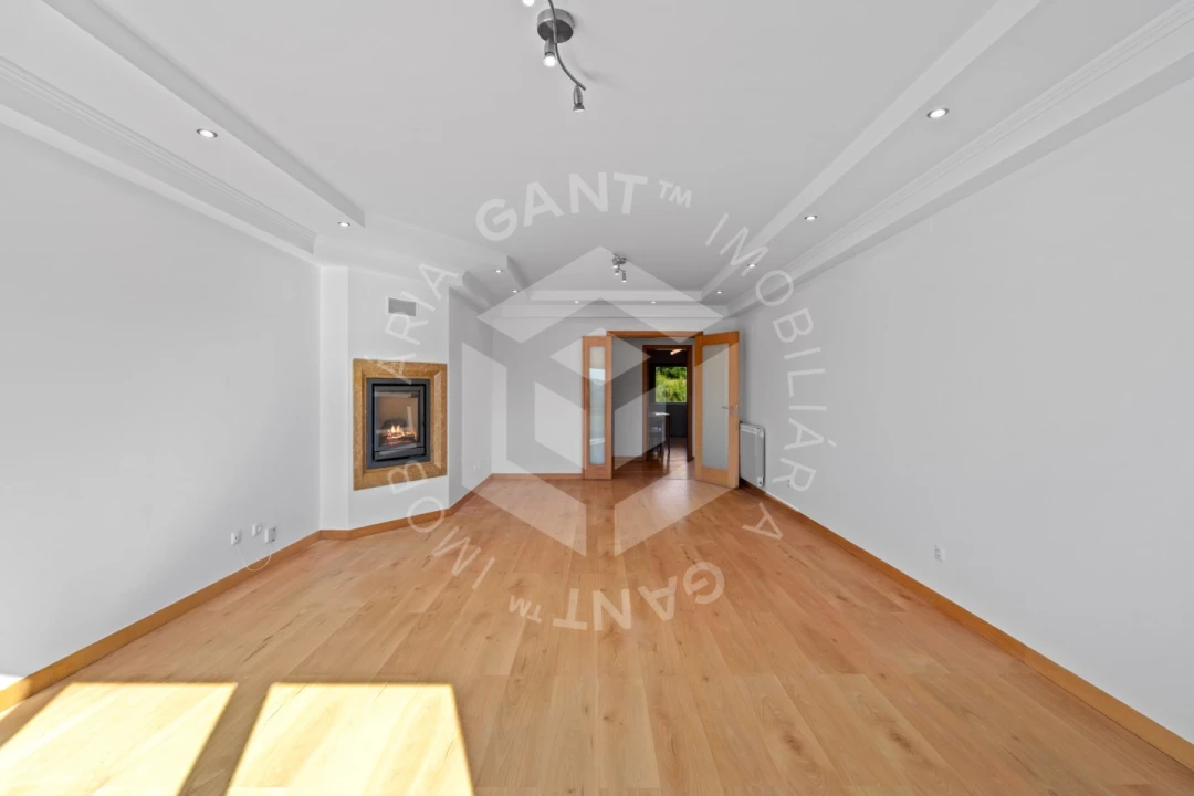 Apartamento T3 para Arrendamento em Carnaxide e Queijas Foto 1