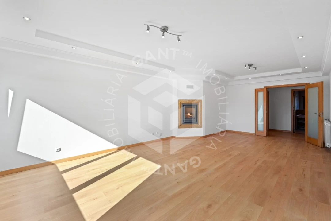 Apartamento T3 para Arrendamento em Carnaxide e Queijas Foto 2