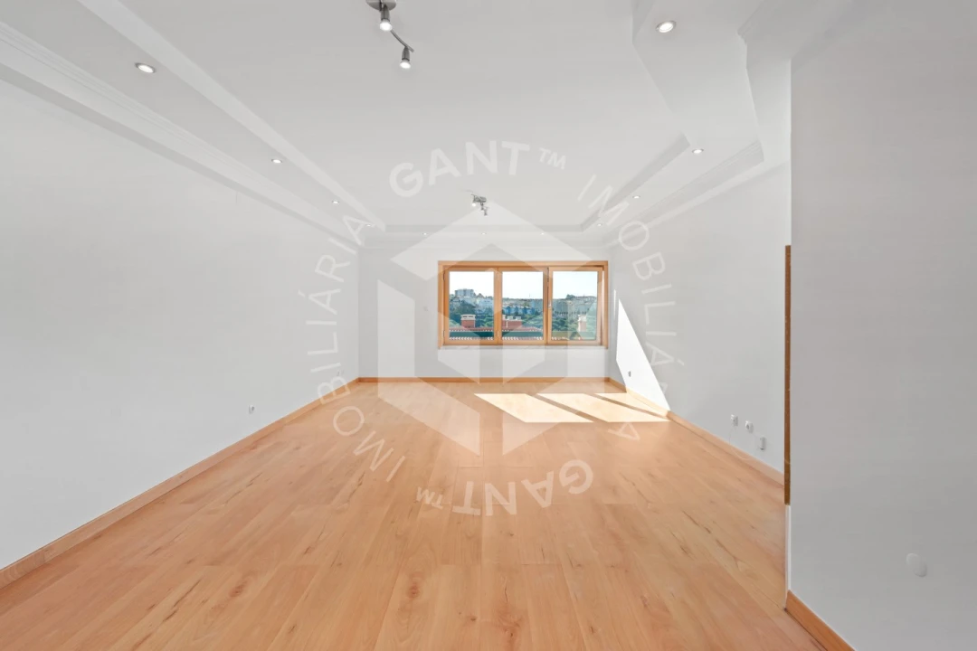 Apartamento T3 para Arrendamento em Carnaxide e Queijas Foto 3