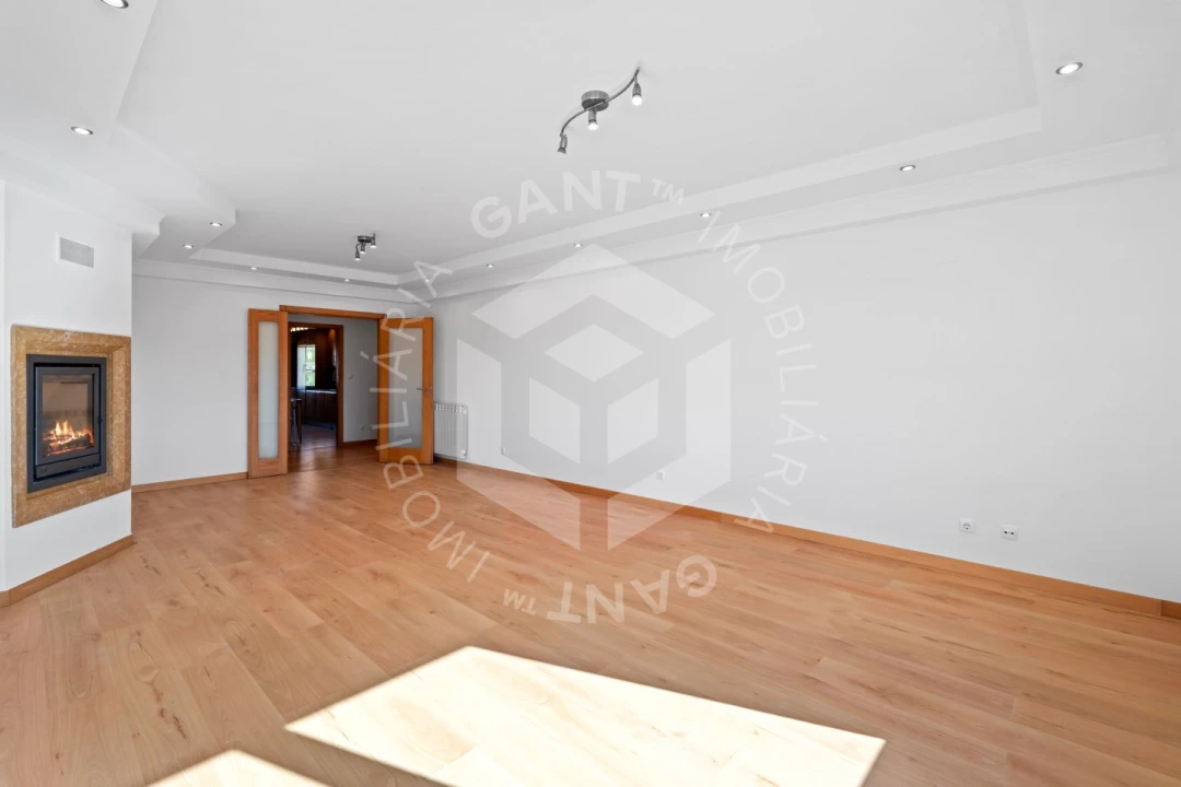 Apartamento T3 para Arrendamento em Carnaxide e Queijas Foto 4