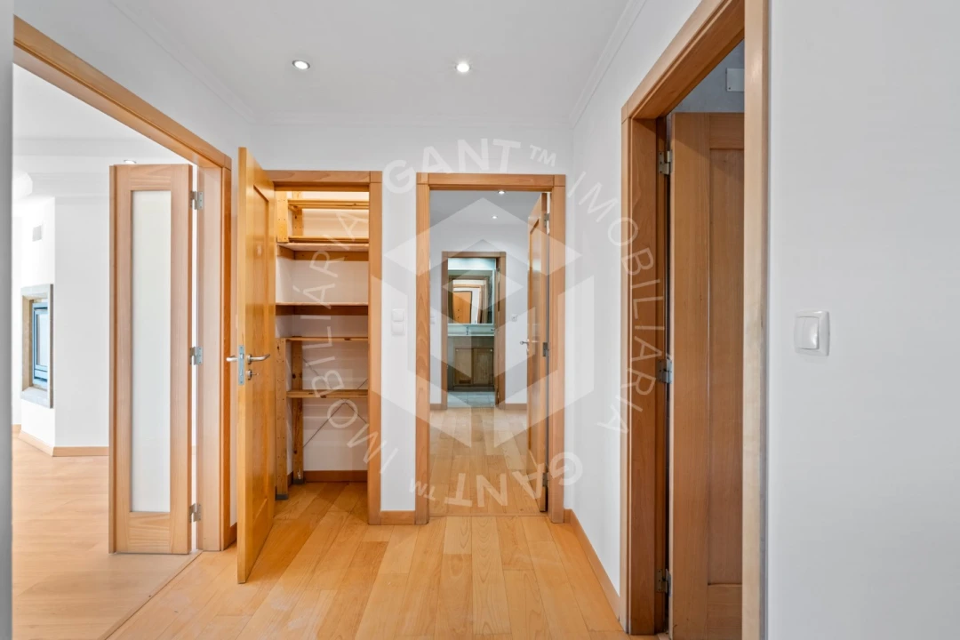 Apartamento T3 para Arrendamento em Carnaxide e Queijas Foto 5