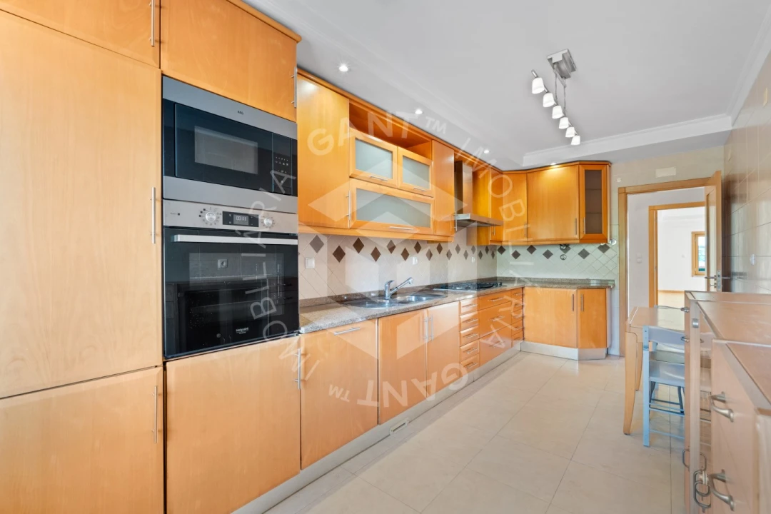 Apartamento T3 para Arrendamento em Carnaxide e Queijas Foto 7