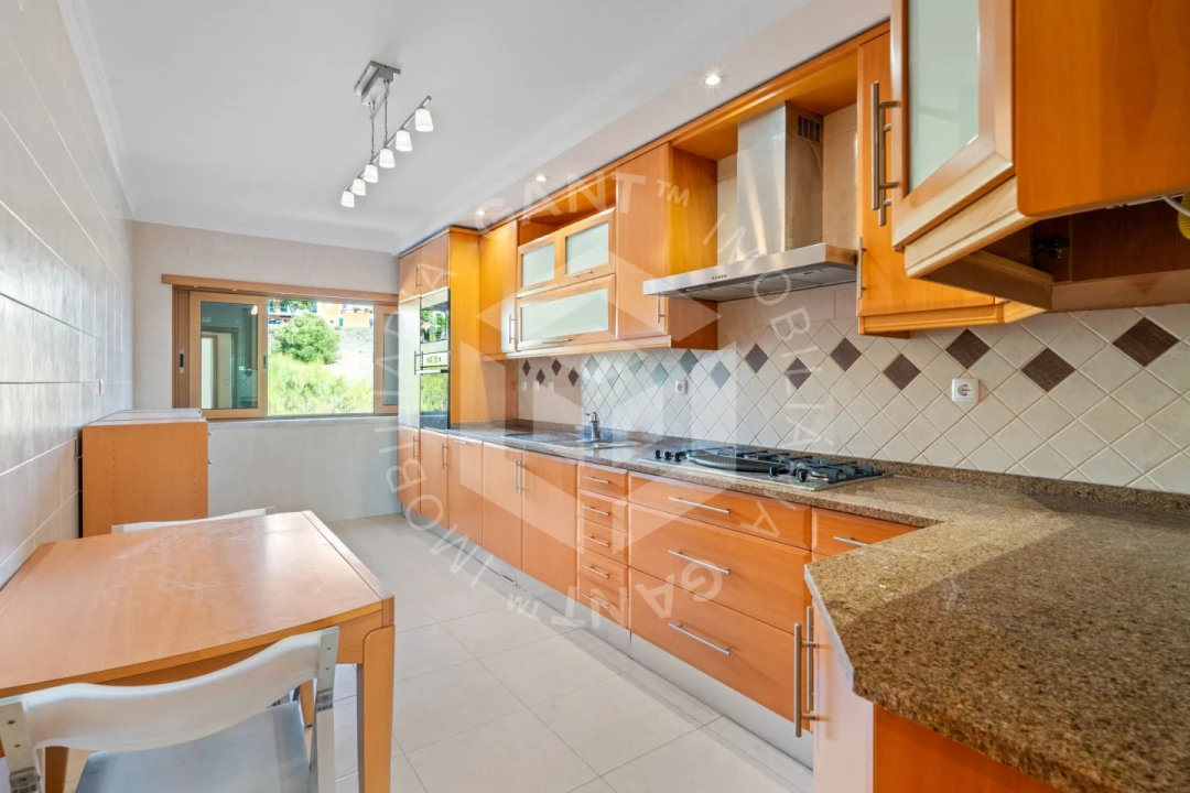 Apartamento T3 para Arrendamento em Carnaxide e Queijas Foto 8