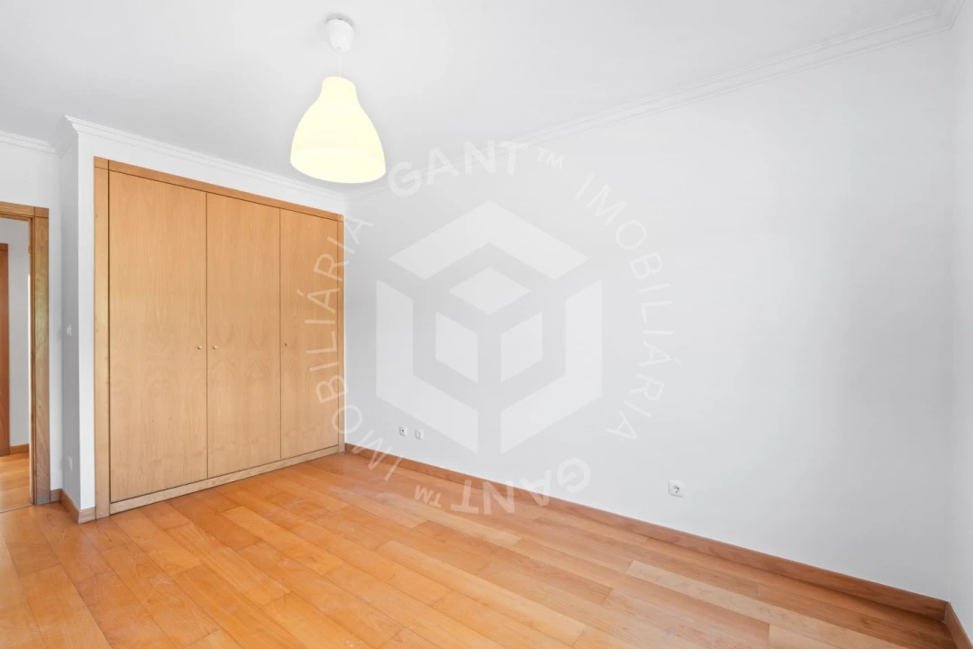 Apartamento T3 para Arrendamento em Carnaxide e Queijas Foto 15
