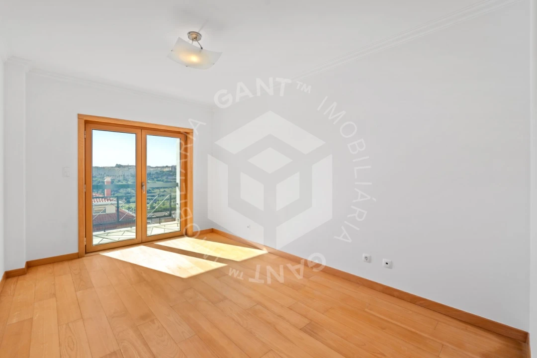 Apartamento T3 para Arrendamento em Carnaxide e Queijas Foto 18