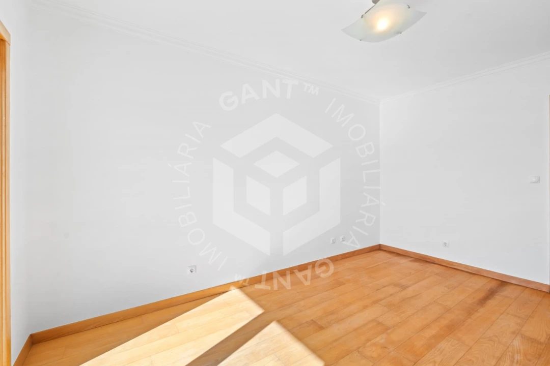 Apartamento T3 para Arrendamento em Carnaxide e Queijas Foto 19