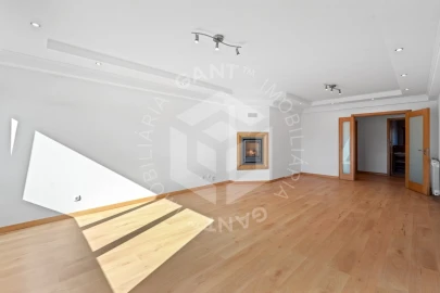 Apartamento T3 para Arrendamento em Carnaxide e Queijas