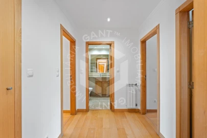 Apartamento T3 para Arrendamento em Carnaxide e Queijas
