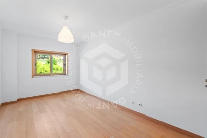 Apartamento T3 para Arrendamento em Carnaxide e Queijas