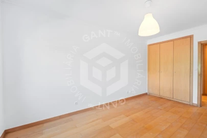 Apartamento T3 para Arrendamento em Carnaxide e Queijas