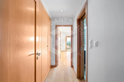 Apartamento T3 para Arrendamento em Carnaxide e Queijas