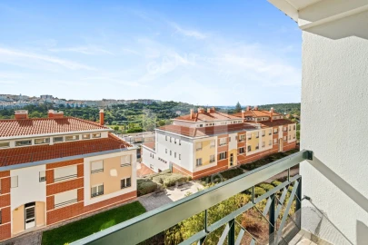 Apartamento T3 para Arrendamento em Carnaxide e Queijas