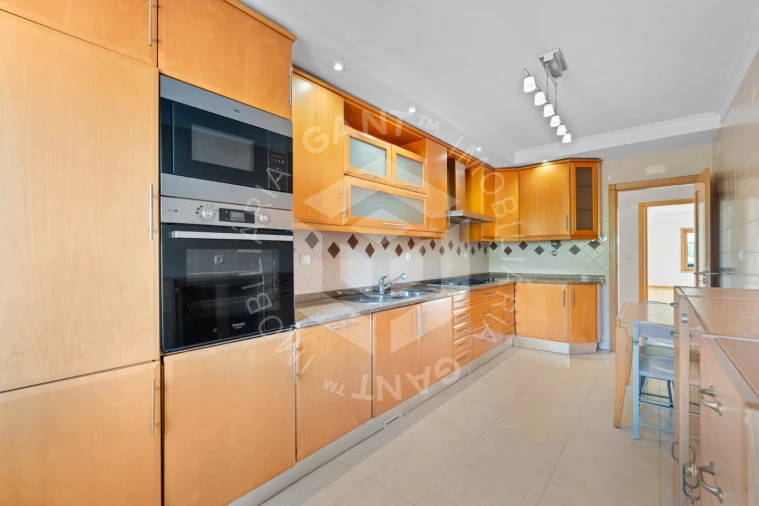 Apartamento T3 para Arrendamento em Carnaxide e Queijas Foto 7