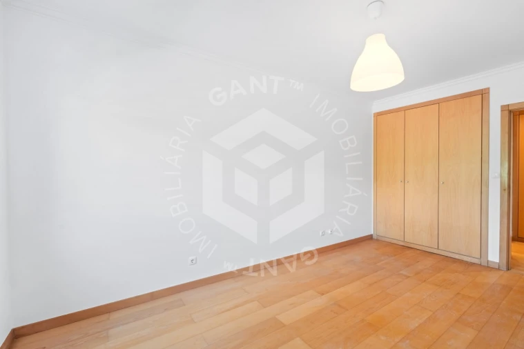 Apartamento T3 para Arrendamento em Carnaxide e Queijas Foto 10