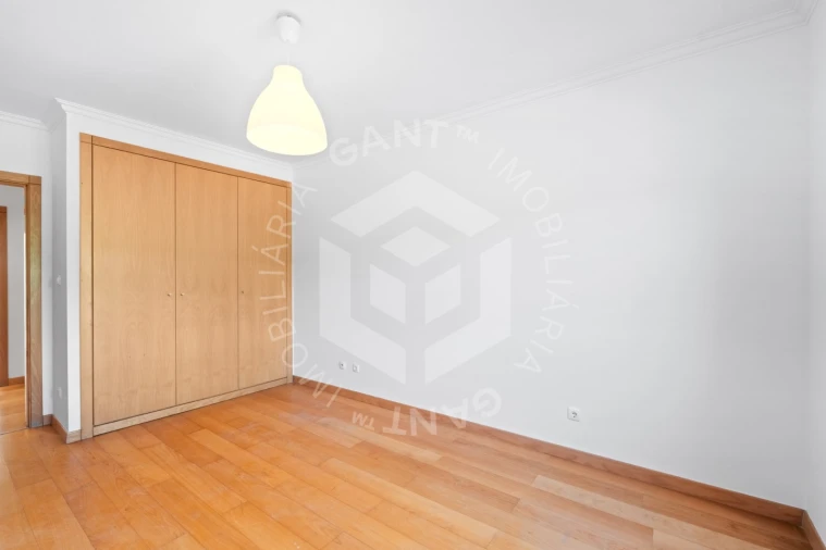 Apartamento T3 para Arrendamento em Carnaxide e Queijas Foto 15