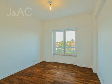 Apartamento T3 para Arrendamento em Carcavelos e Parede