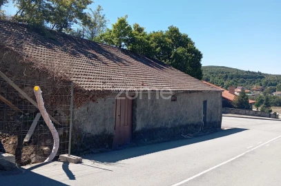 Terreno Comércio / Armazém para Venda em Montalegre e Padroso