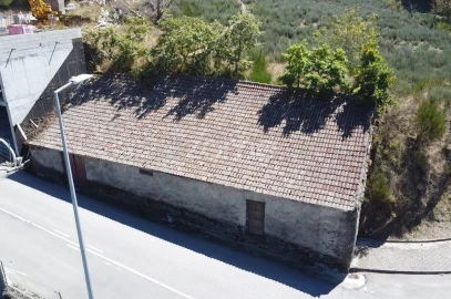 Terreno Comércio / Armazém para Venda em Montalegre e Padroso