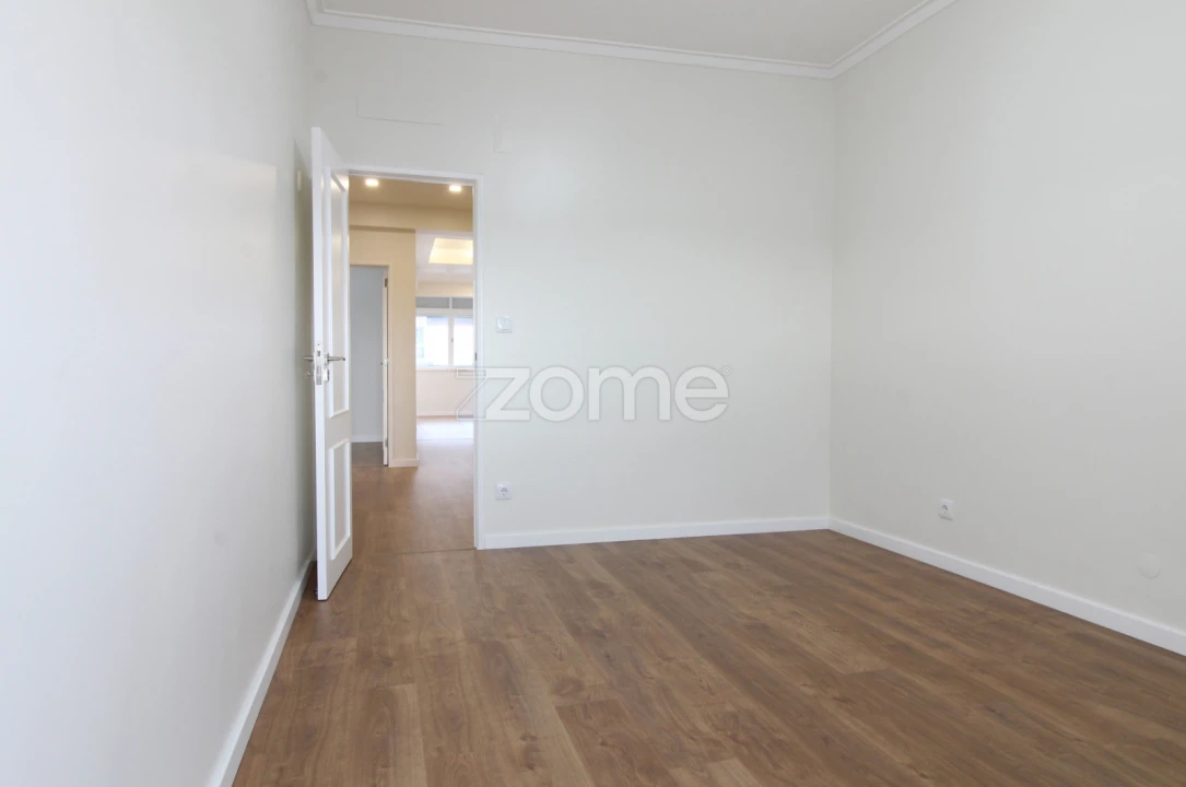 Apartamento T3 para Venda em Rio de Mouro Foto 49