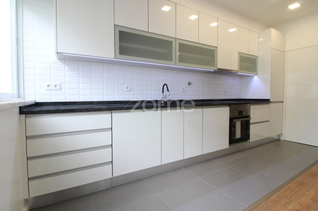 Apartamento T3 para Venda em Rio de Mouro Foto 22