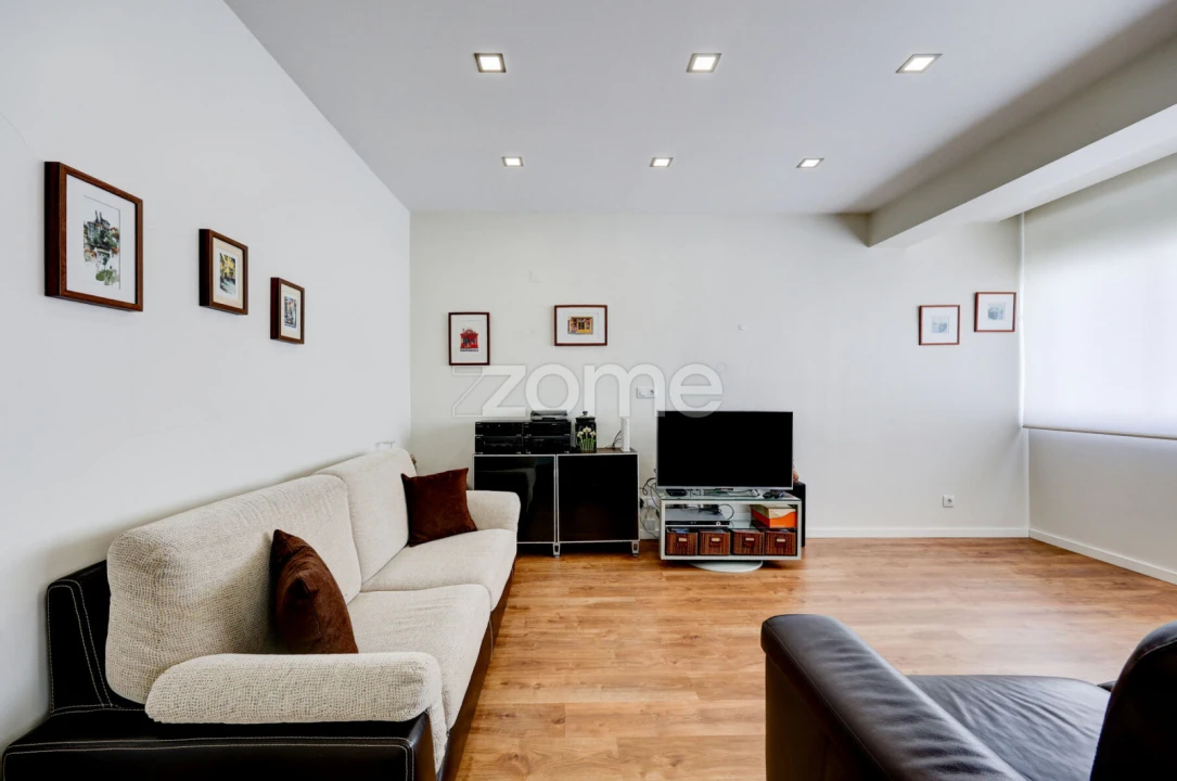 Apartamento T3 para Venda em Rio de Mouro Foto 2