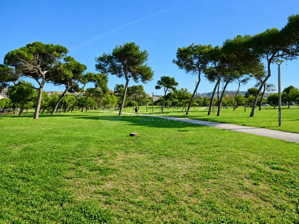 Apartamento T2 para Venda em Costa da Caparica Foto 17