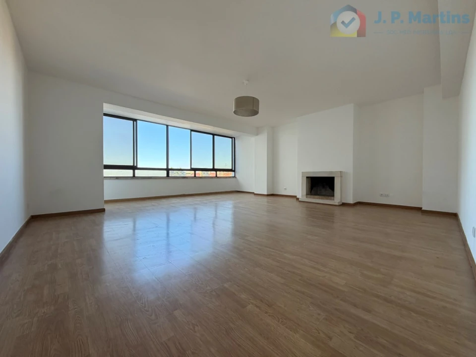Apartamento T3 para Venda em Alfragide Foto 1