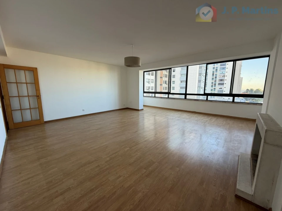 Apartamento T3 para Venda em Alfragide Foto 2