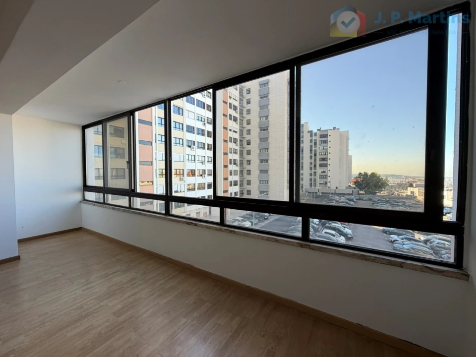 Apartamento T3 para Venda em Alfragide Foto 3