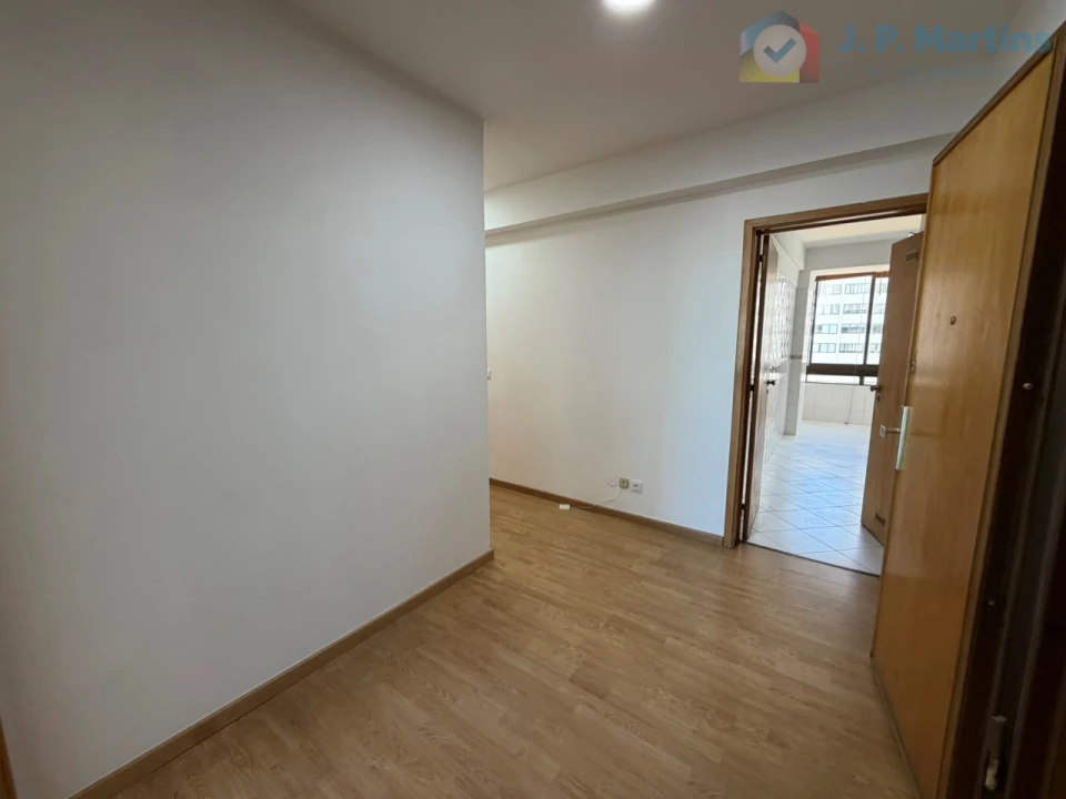 Apartamento T3 para Venda em Alfragide Foto 12