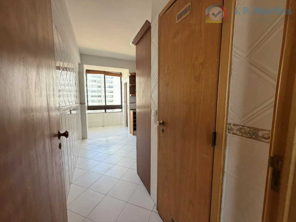 Apartamento T3 para Venda em Alfragide Foto 6