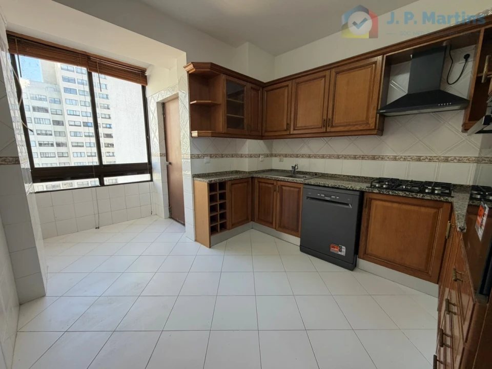 Apartamento T3 para Venda em Alfragide Foto 7