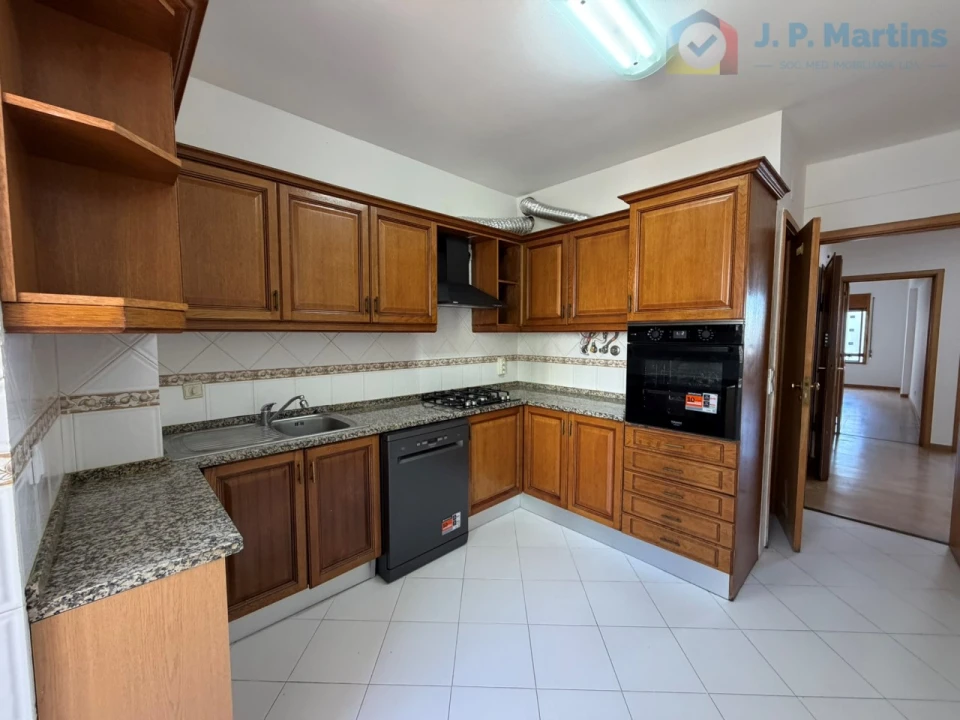 Apartamento T3 para Venda em Alfragide Foto 9