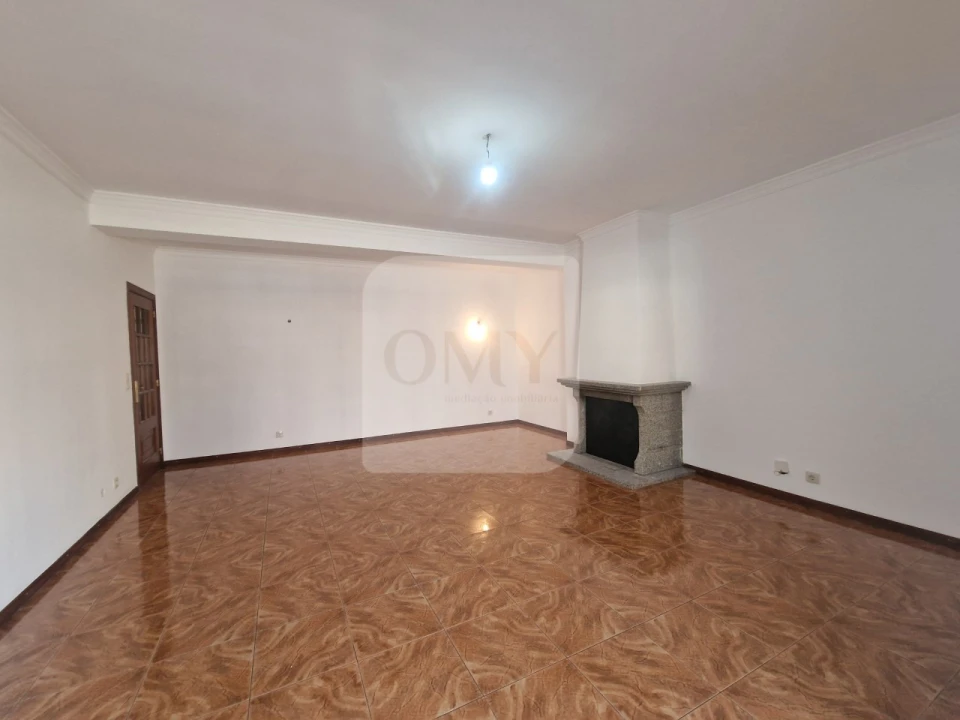 Apartamento T3 para Arrendamento em Nossa Senhora da Conceição, São Pedro e São Dinis Foto 4