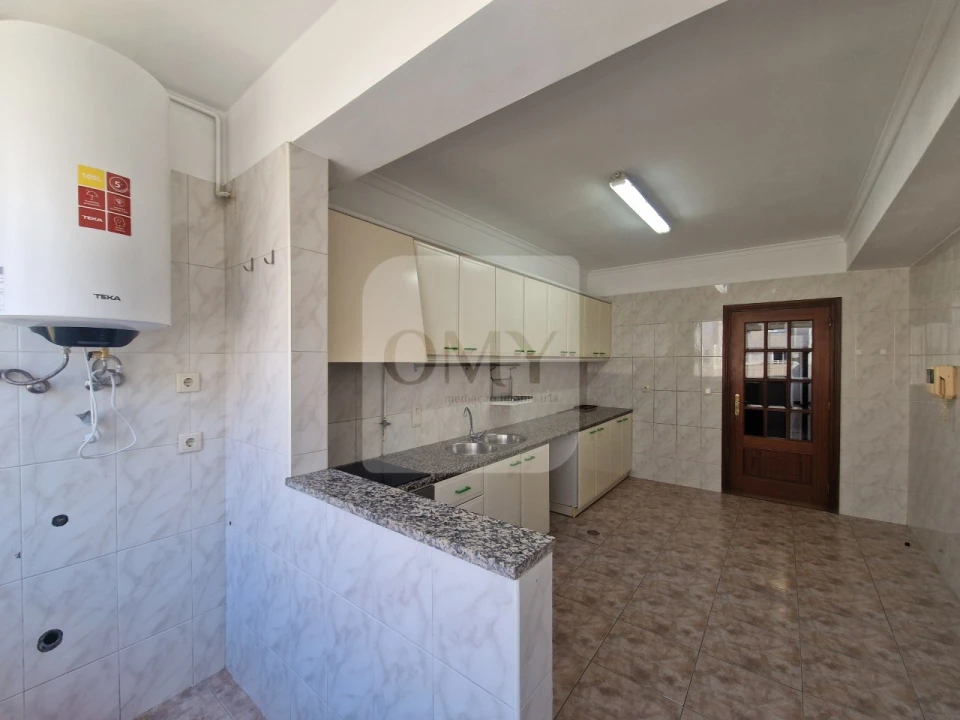 Apartamento T3 para Arrendamento em Nossa Senhora da Conceição, São Pedro e São Dinis Foto 6