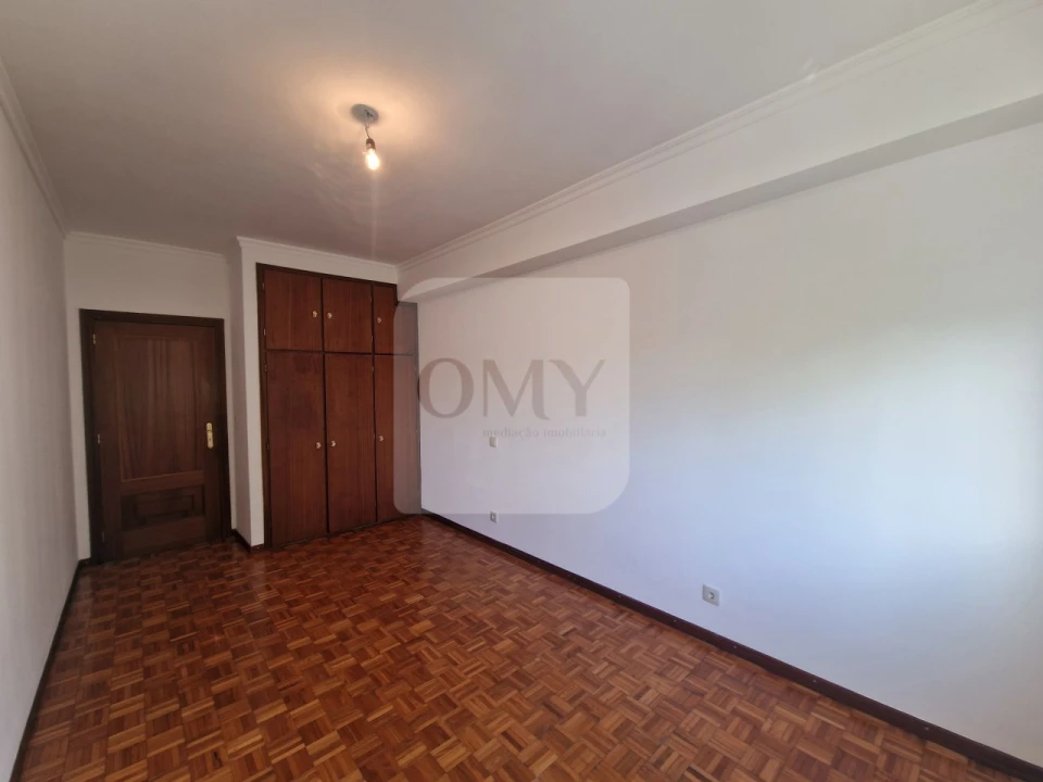Apartamento T3 para Arrendamento em Nossa Senhora da Conceição, São Pedro e São Dinis Foto 8