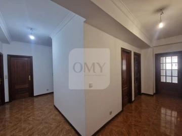 Apartamento T3 para Arrendamento em Nossa Senhora da Conceição, São Pedro e São Dinis